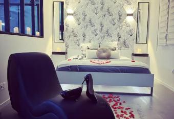 Le Diamant Secret Love room g  te de charme romantique exceptionnel allows 18 year olds to book a room