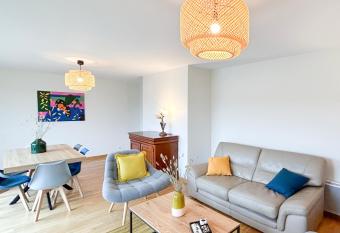 La Douce   vasion has Balcony rooms