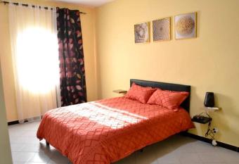 Appartement F2 avec terrasse. allows 18 year olds to book a room