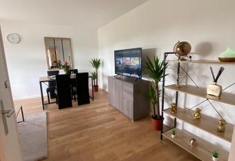 Appartement 59m2 professionnel ou familial Saint Quentin en Yvelines has Balcony rooms