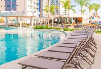 Exclusive Resort Salinas has rooms with a private hot tub