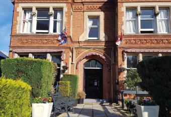 The Lismore Hotel allows 18 year olds to book a room