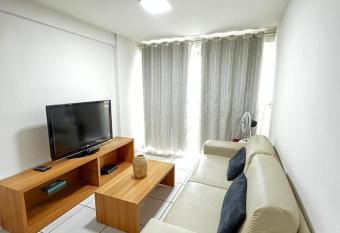 Excelente e amplo apartamento 1/4 no Condom  nio West flat has Balcony rooms