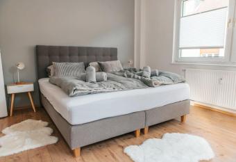 bright & grey - Netflix - City - Wifi - 4 Person has Balcony rooms