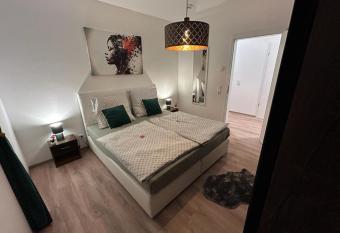 Moderne Ferienwohnung Green Forest mit Infrarotsauna, Balkon und Stellplatz has Balcony rooms