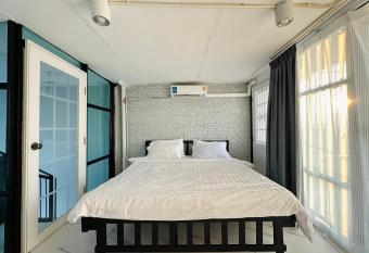 Chubby 9 Room 8 allows 18 year olds to book a room