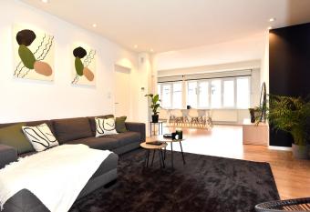Cosy apartment Airport Brussels with terrace has Balcony rooms