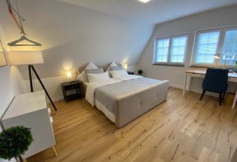 Stadtoase: Exklusive Apartments f  r Ruhe und Entspannung has Balcony rooms