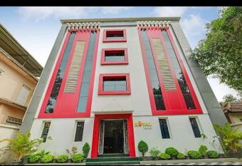 ROYAL INN allows 18 year olds to book a room