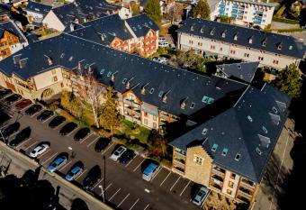 Apparts au C  ur de St-Lary - Piscine Chauff  e et Sauna allows 18 year olds to book a room