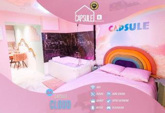 Capsule cloud - jacuzzi - projecteur cinema has rooms with a private hot tub