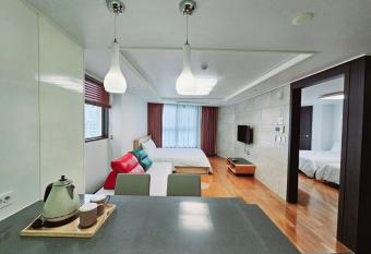 Jeoung s House allows 18 year olds to book a room