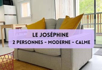 Le Jos  phine has Balcony rooms