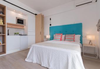 Ran de Mar - First Line Studio has Balcony rooms
