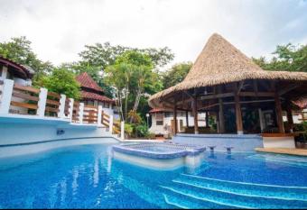 Mi Casa-stroll to the beach, ideal for 3-7 guest has Balcony rooms