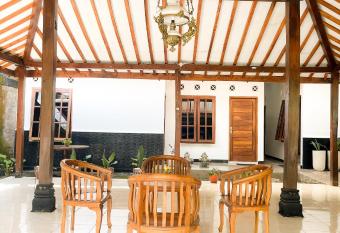 Villa Pakem has Balcony rooms