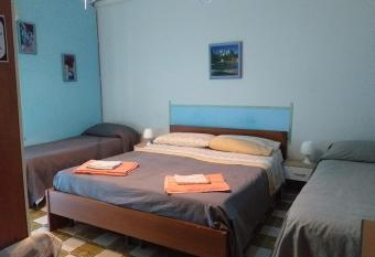 Stanza 30 euro per 2 ore Acireale allows 18 year olds to book a room