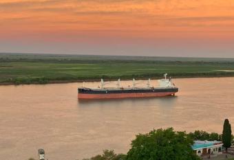 Victoria del Paran   1 has rooms with a private hot tub