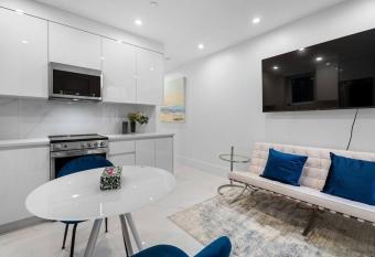 Brand New 2 Bedroom Point Grey Getaway has Balcony rooms