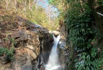Private waterfall and indigenous house! allows 18 year olds to book a room