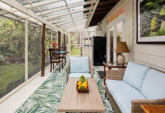Lemon Tree Lanai allows 18 year olds to book a room