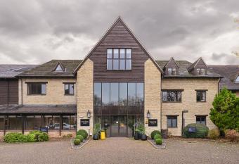 voco - Oxford Spires, an IHG Hotel allows 18 year olds to book a room