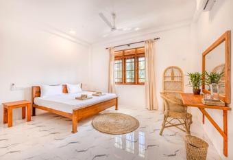 MAKAI Surf House has Balcony rooms