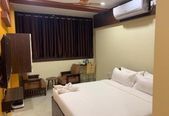 Hotel Mohiraj has Balcony rooms