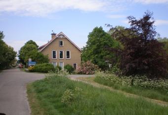 Resort De Vlasschure allows 18 year olds to book a room