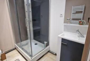 Tiny House La Cabane du Boh  mien has Balcony rooms