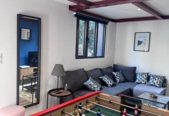 Welcome Home    5 Min de Paris en RER has Balcony rooms