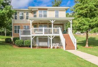 House # 08 Dock of the Bay (no pets) private pier allows 18 year olds to book a room