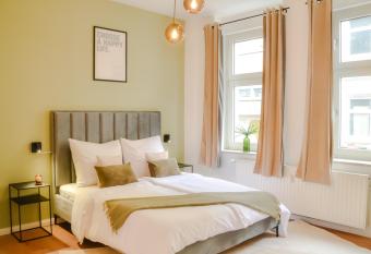 MILPAU Essen 1 - Modernes und zentrales Studio-Apartment mit Queensize-Bett - Netflix, Nespresso, Smart-TV und Terrasse has Balcony rooms