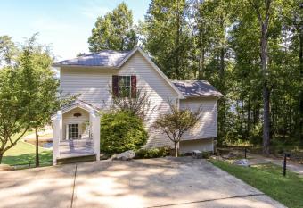 House #10 Paradise Found (pet friendly) private pier allows 18 year olds to book a room