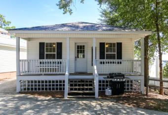 House # 11 - As Good As It Gets (pet friendly) Pool View allows 18 year olds to book a room