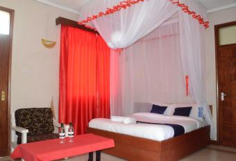 HOTEL SENATE JUJA has Balcony rooms