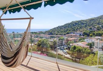 Design Apartment with Sea View has Balcony rooms