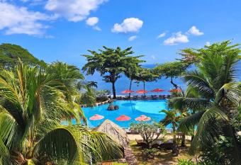 TAHITI - Condo Pearl Beach allows 18 year olds to book a room