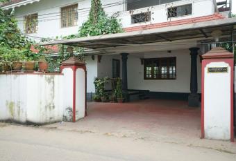 Good Palace has Balcony rooms