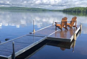 Chalet des bouleaux has rooms with a private hot tub