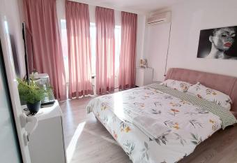 Apartament Elegant - Zona Alfa allows 18 year olds to book a room