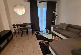 Apt cosy village olympique has Balcony rooms