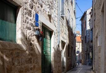 Apartments by the sea Stari Grad, Hvar - 22052 has Balcony rooms