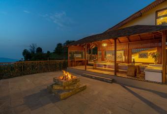 StayVista at Ethereal view of Himalayan Peak has Balcony rooms