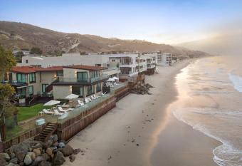 Malibu Sand Carbon Beach Suites has Balcony rooms