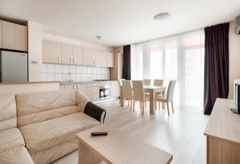 City Oasis Studio has Balcony rooms