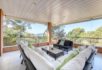 La brisa has Balcony rooms