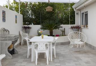 Casa degli Dei has Smoking rooms