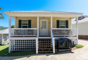 House #13 Decks Docks FlipFlops(No Pets) allows 18 year olds to book a room