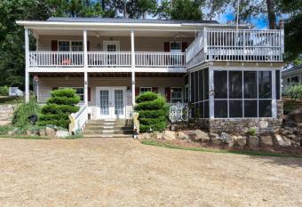 House #14 Pelican Sunrise (no pets) Lake View allows 18 year olds to book a room